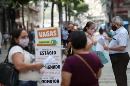 Mercado de trabalho: recorde de CLT e queda do desemprego em 2025